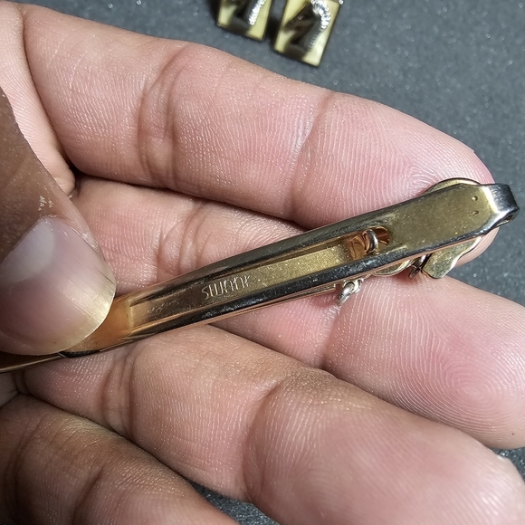 Vintage Swank Horse Head Mother Of Pearl Gold Tone Cufflink Set And Tie Bar show - Picture 2 of 5